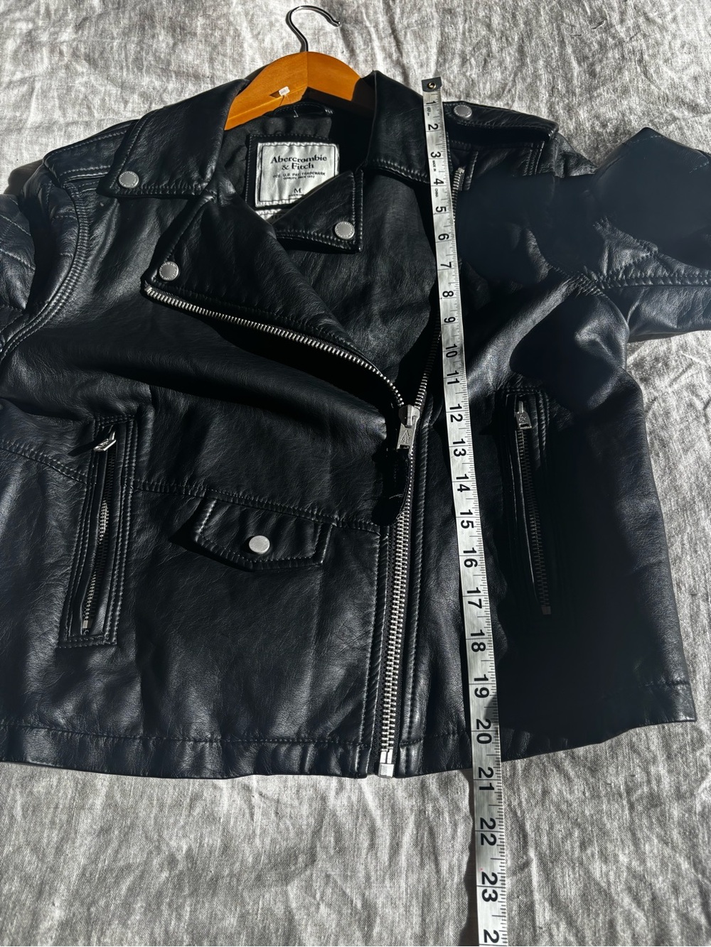 Abercrombie & Fitch Black Quilted-Shoulder Vegan Leather Moto Jacket - Picture 9 of 9